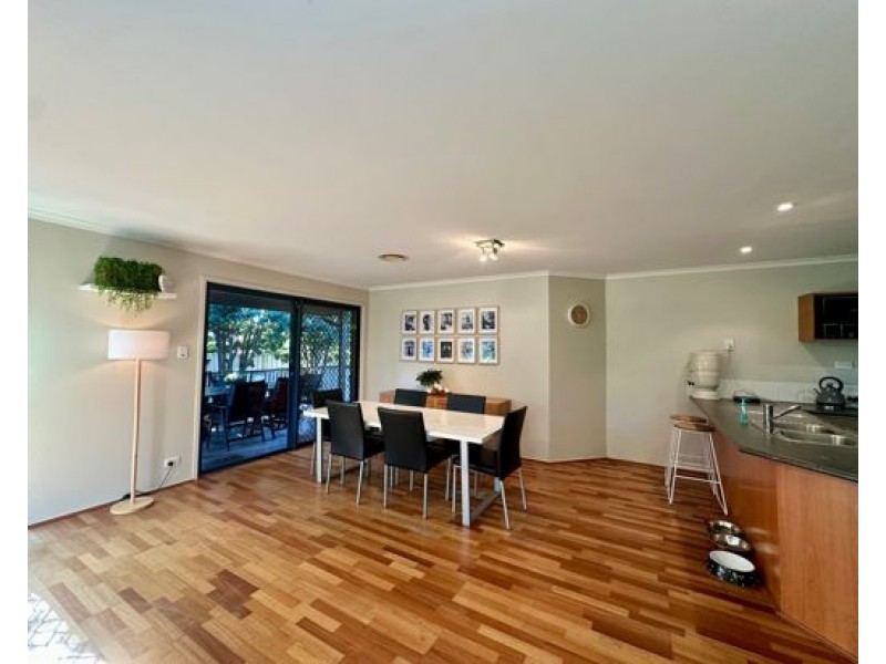 17 Gumleaf Drive, Molendinar QLD 4214