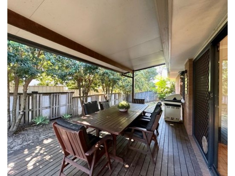 17 Gumleaf Drive, Molendinar QLD 4214
