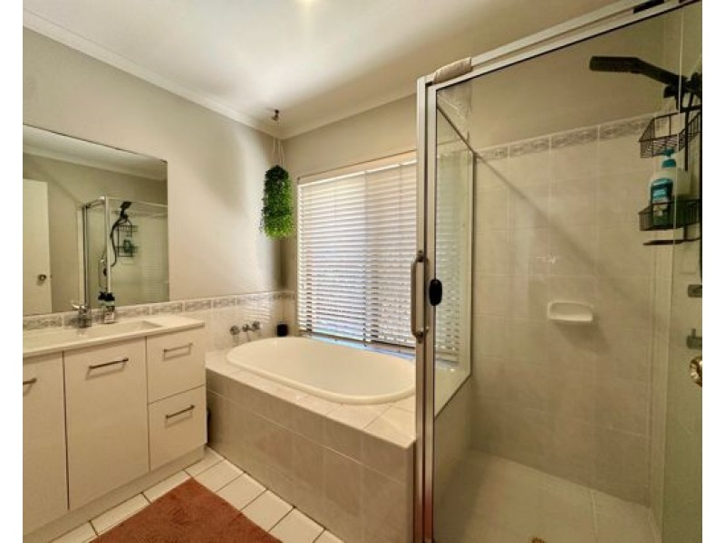 17 Gumleaf Drive, Molendinar QLD 4214