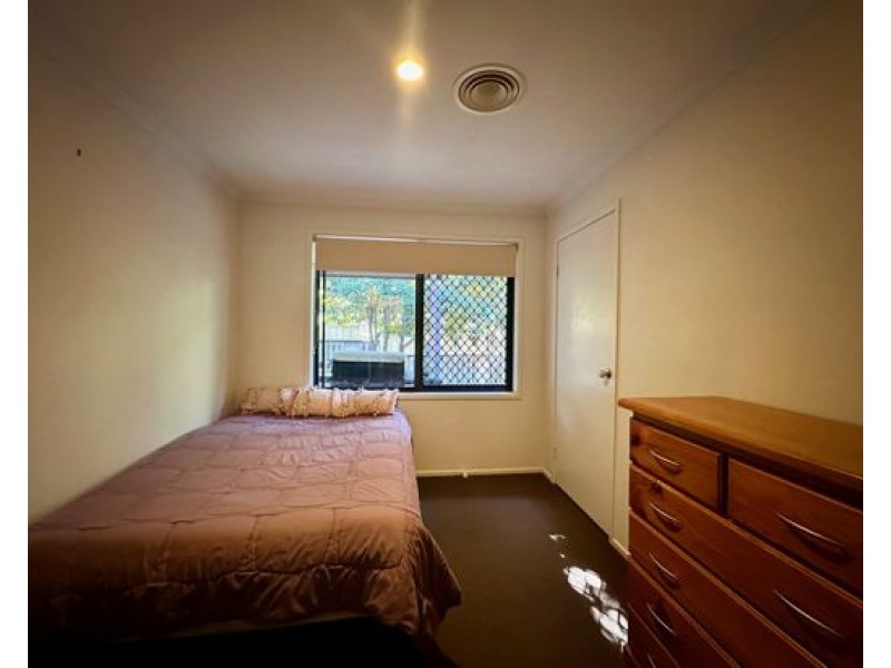 17 Gumleaf Drive, Molendinar QLD 4214