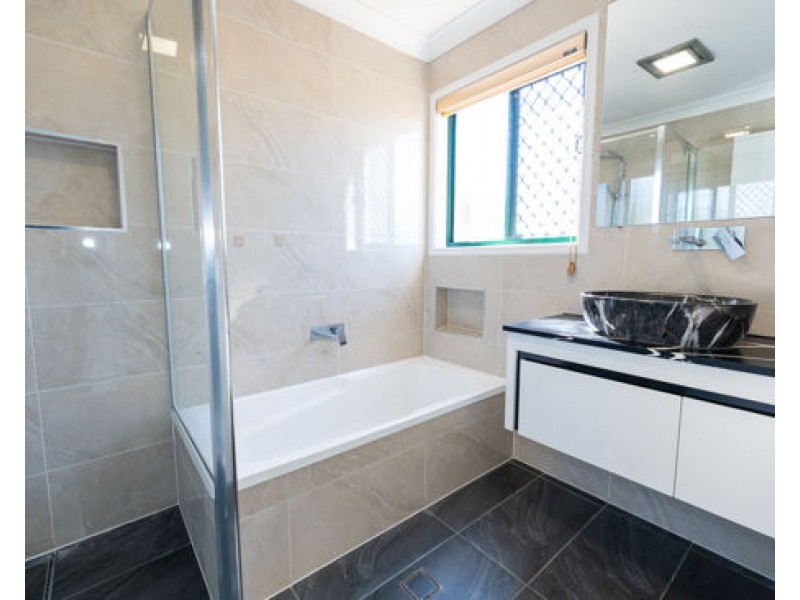 2 Homebush Crescent, Sinnamon Park QLD 4073