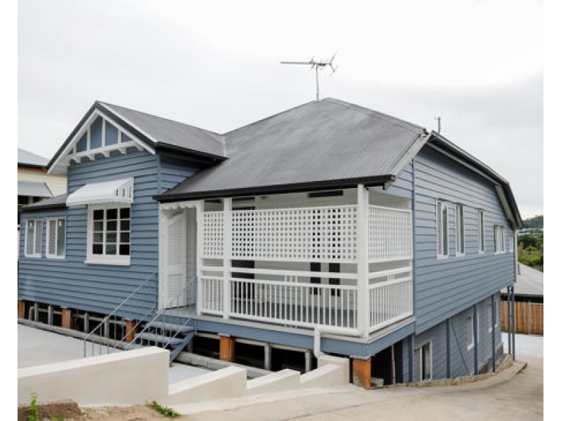 4 Santigo Cres, Spring Mountain QLD 4124