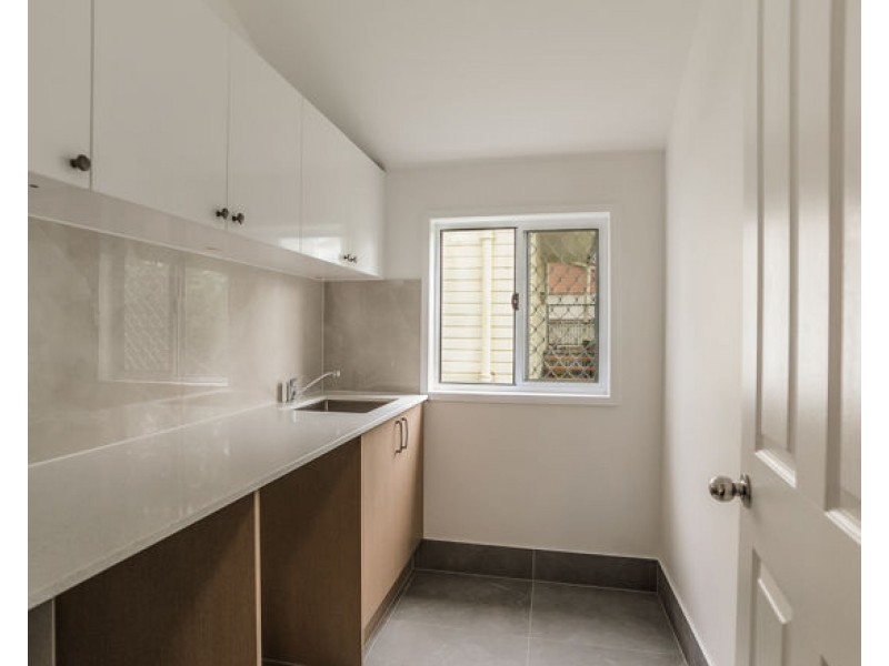 4 Santigo Cres, Spring Mountain QLD 4124