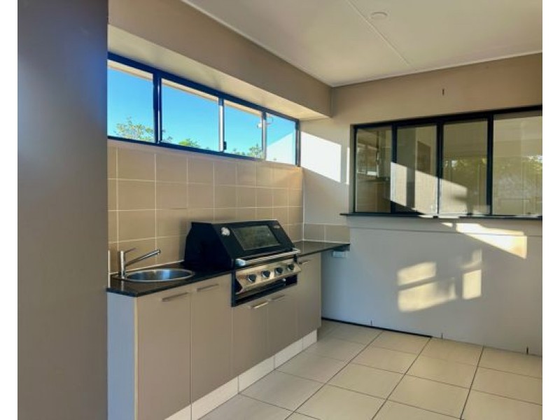 2 Harbourvue Court, Helensvale QLD 4212