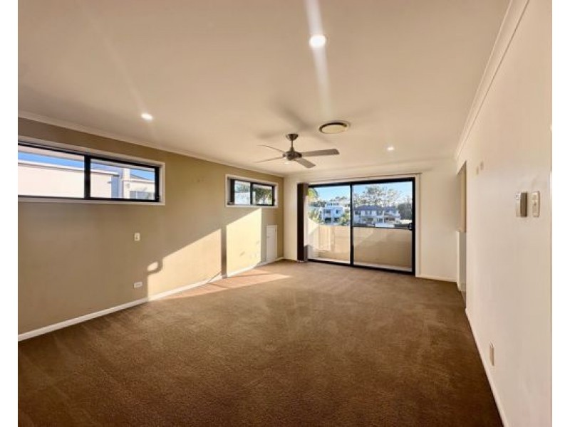 2 Harbourvue Court, Helensvale QLD 4212