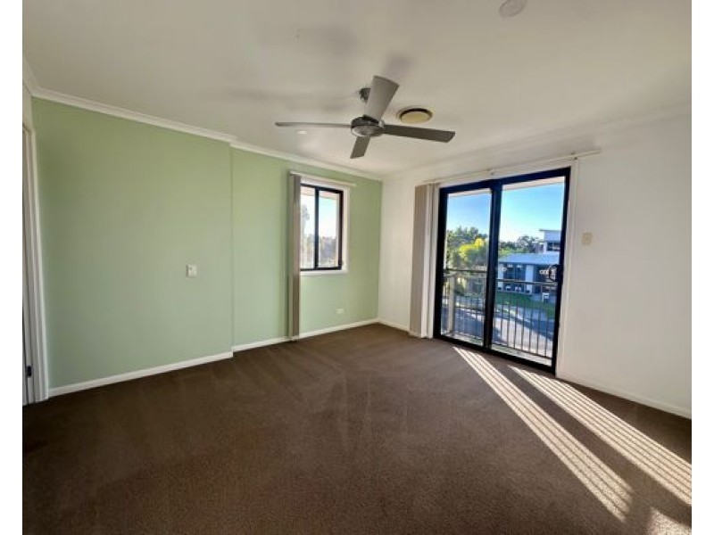 2 Harbourvue Court, Helensvale QLD 4212