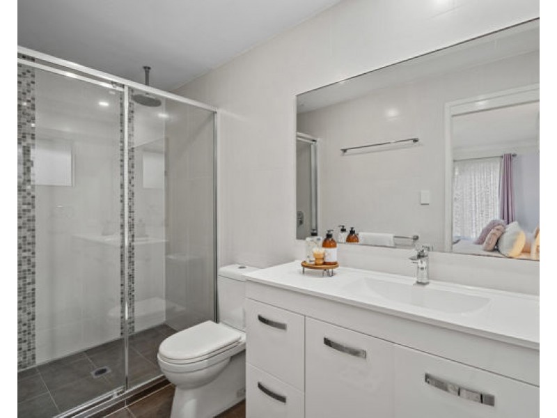 36 LEOPARD TREE CRES, Sinnamon Park QLD 4073