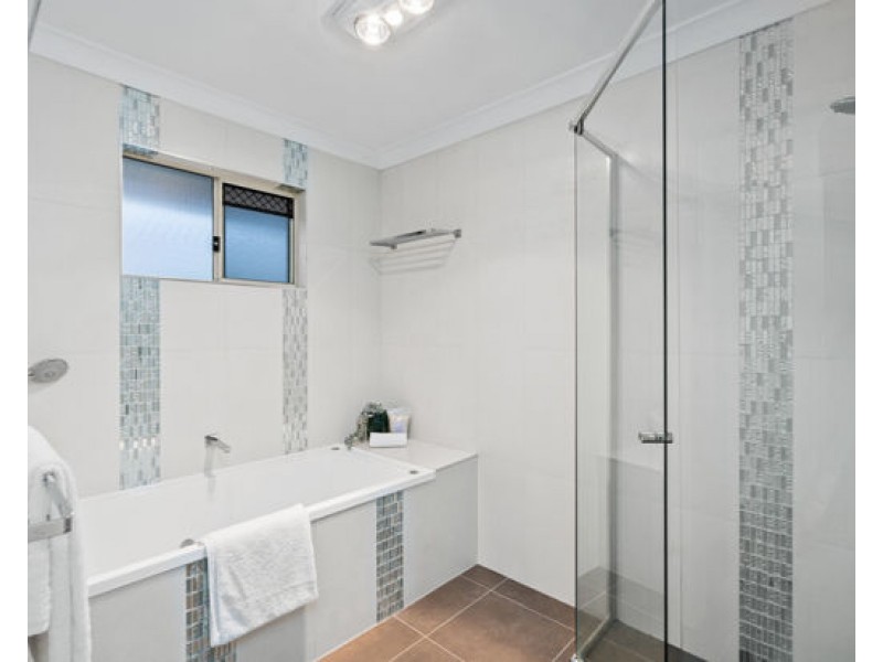 36 LEOPARD TREE CRES, Sinnamon Park QLD 4073