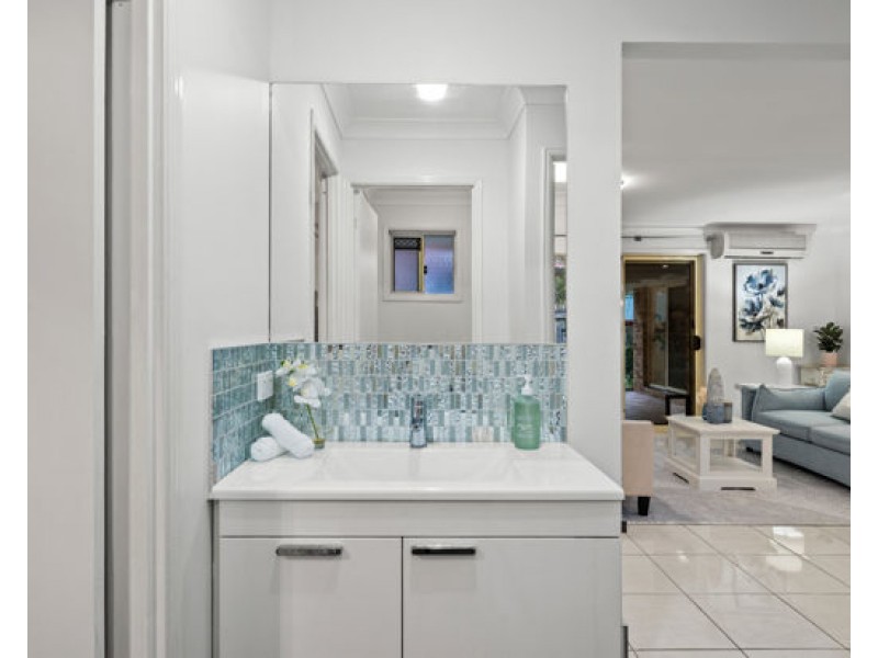 36 LEOPARD TREE CRES, Sinnamon Park QLD 4073