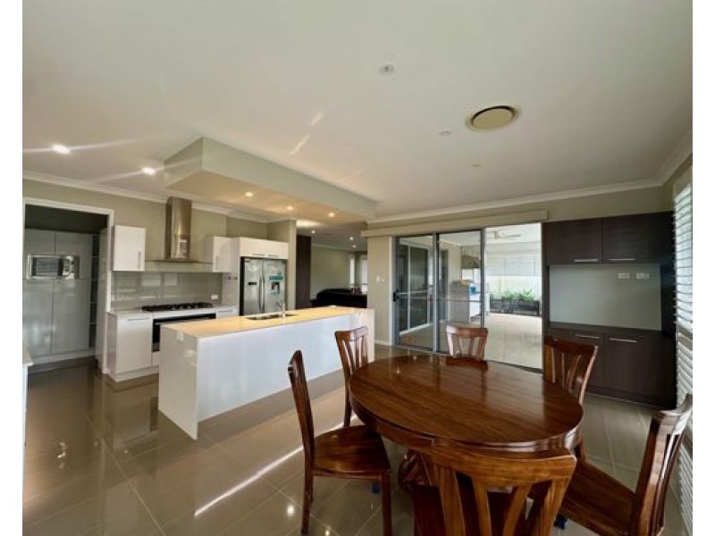 7643 Fairway Boulevarde, Hope Island QLD 4212