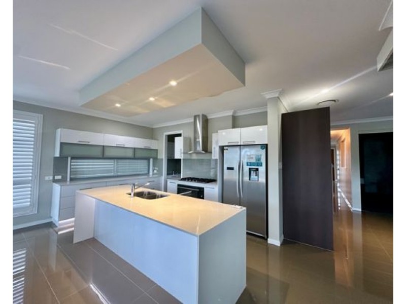 7643 Fairway Boulevarde, Hope Island QLD 4212