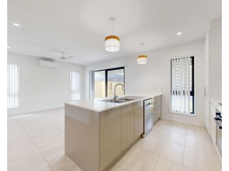 3 Blackstone Crescent, Ripley QLD 4306