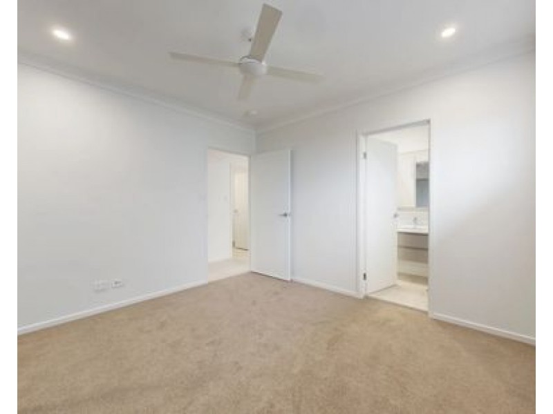 3 Blackstone Crescent, Ripley QLD 4306