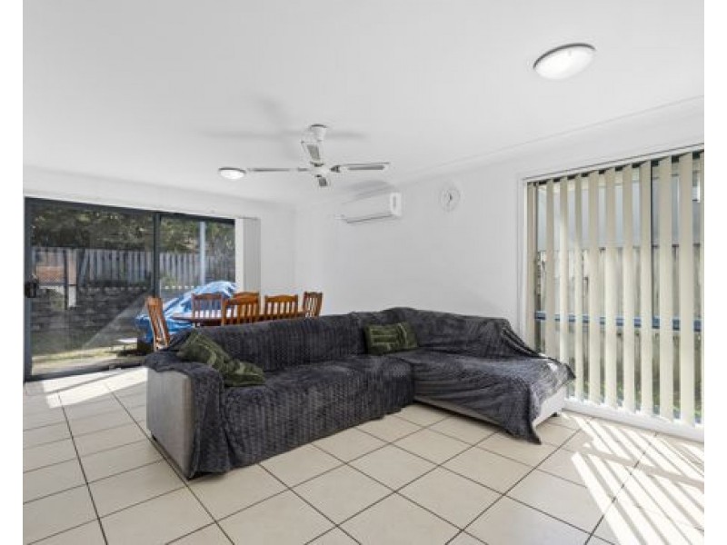 17/2 Studio Drive, Pacific Pines QLD 4211
