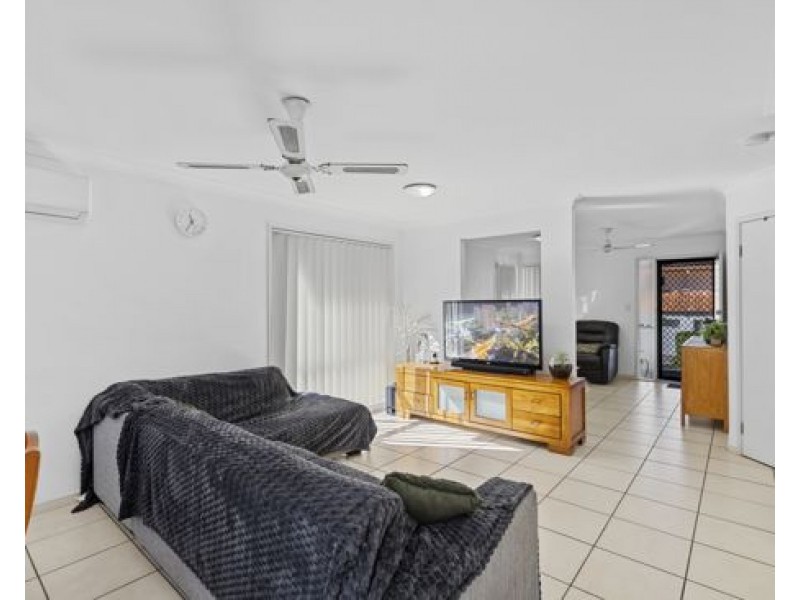 17/2 Studio Drive, Pacific Pines QLD 4211