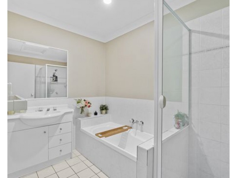 17/2 Studio Drive, Pacific Pines QLD 4211
