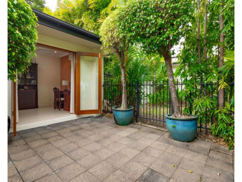 3 Palmetto Street, Palm Cove QLD 4879