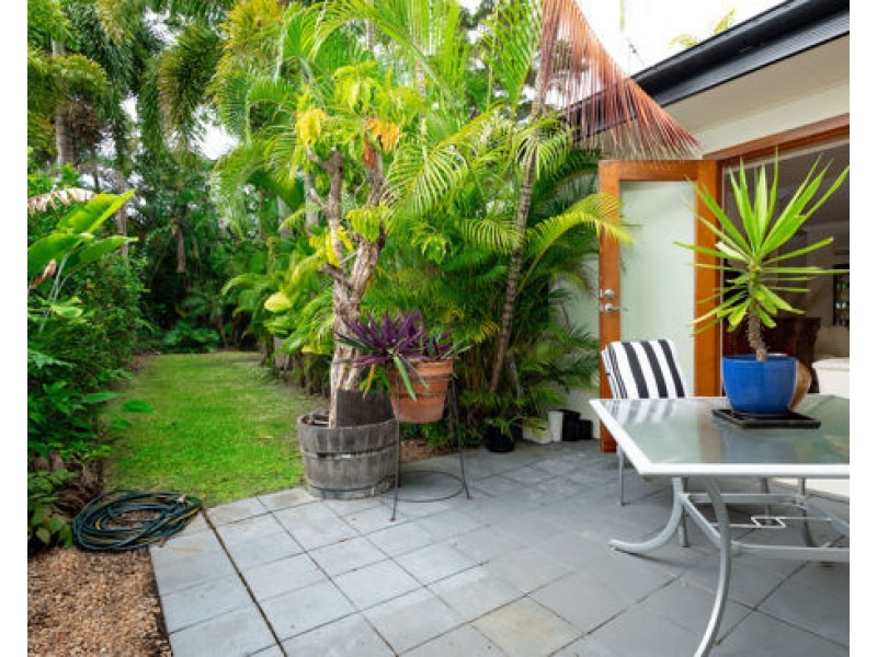 3 Palmetto Street, Palm Cove QLD 4879