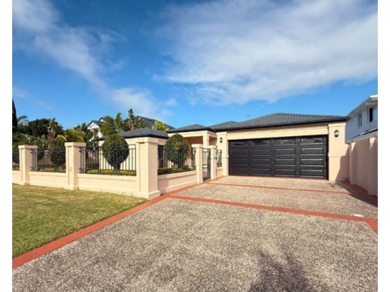 34 Martingale Circuit, Clear Island Waters QLD 4226
