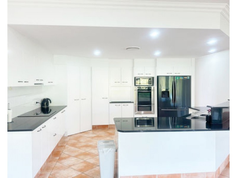 34 Martingale Circuit, Clear Island Waters QLD 4226