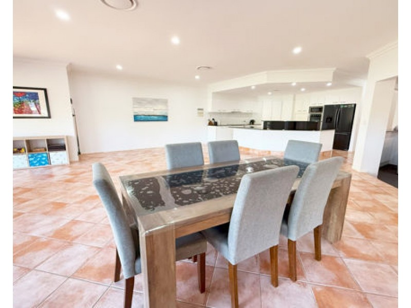 34 Martingale Circuit, Clear Island Waters QLD 4226
