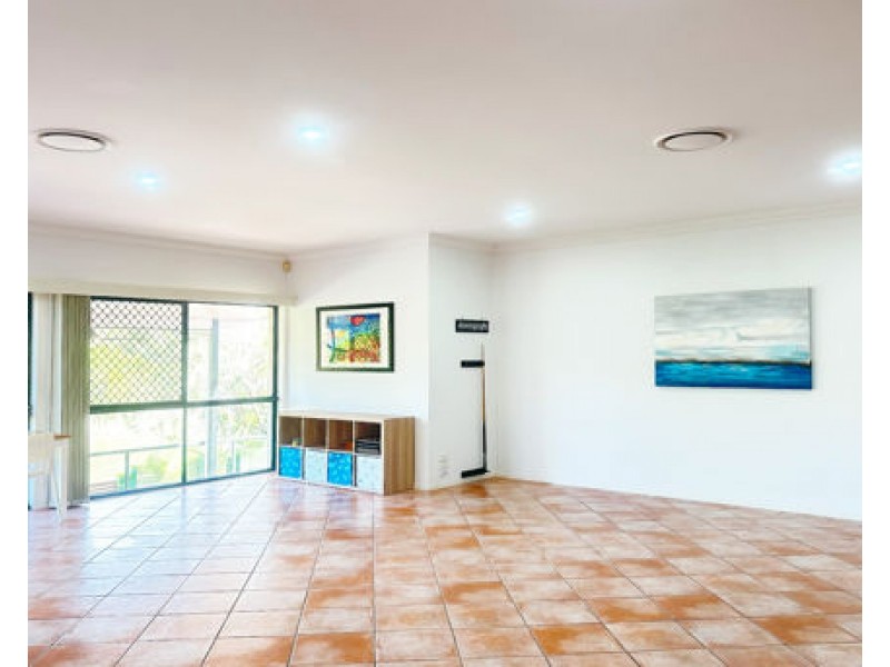 34 Martingale Circuit, Clear Island Waters QLD 4226