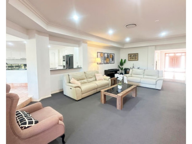 34 Martingale Circuit, Clear Island Waters QLD 4226