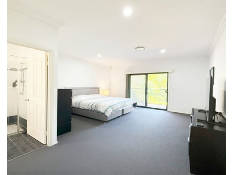 34 Martingale Circuit, Clear Island Waters QLD 4226