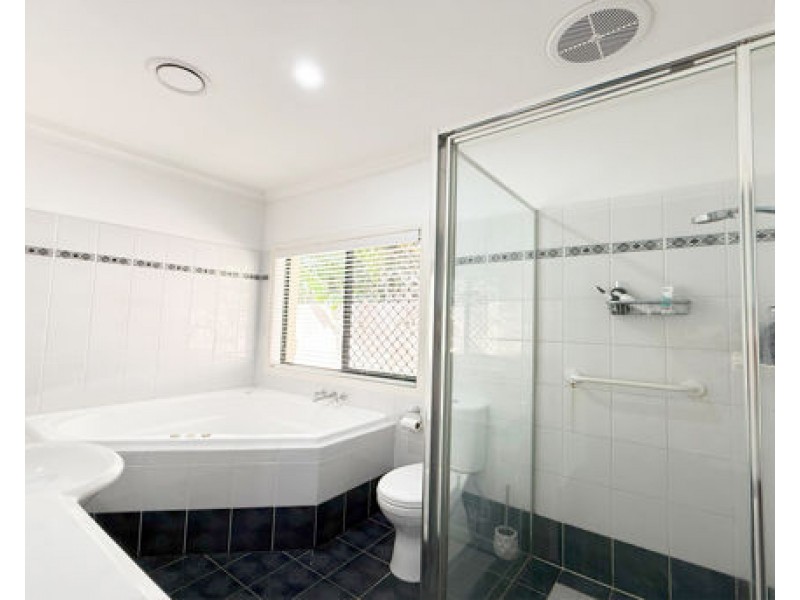 34 Martingale Circuit, Clear Island Waters QLD 4226