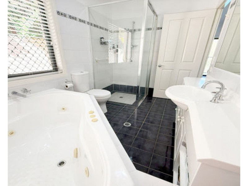 34 Martingale Circuit, Clear Island Waters QLD 4226
