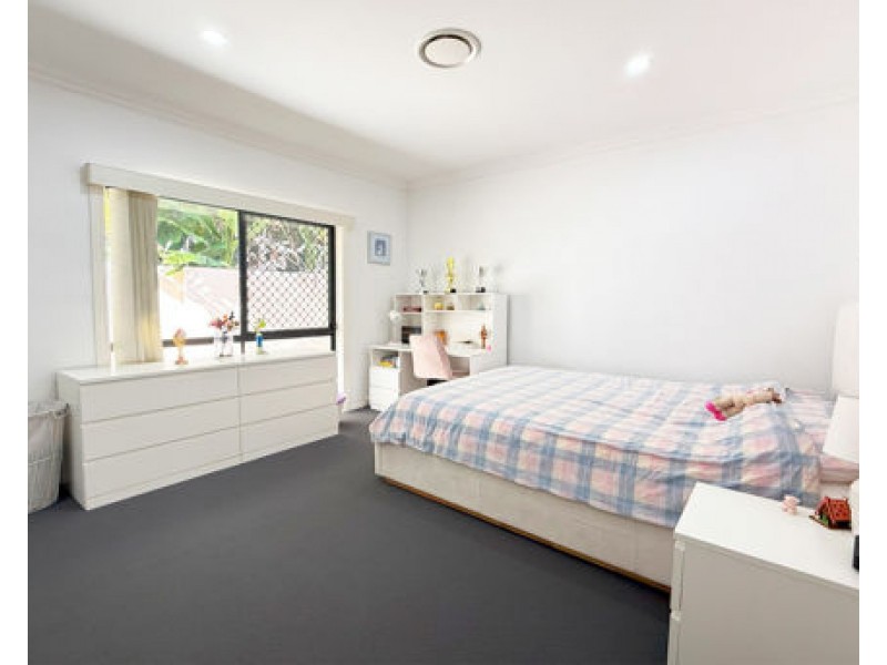 34 Martingale Circuit, Clear Island Waters QLD 4226