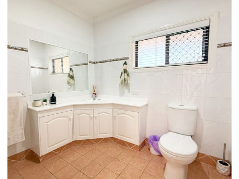 34 Martingale Circuit, Clear Island Waters QLD 4226