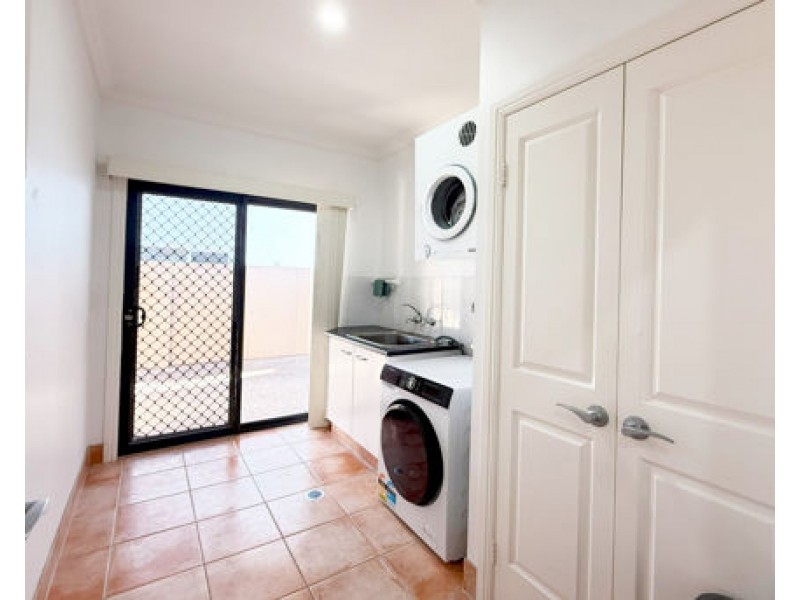 34 Martingale Circuit, Clear Island Waters QLD 4226