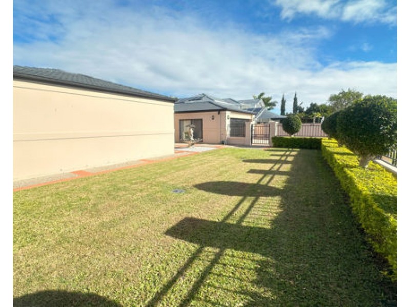 34 Martingale Circuit, Clear Island Waters QLD 4226