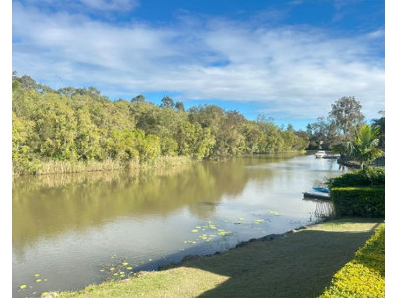 34 Martingale Circuit, Clear Island Waters QLD 4226