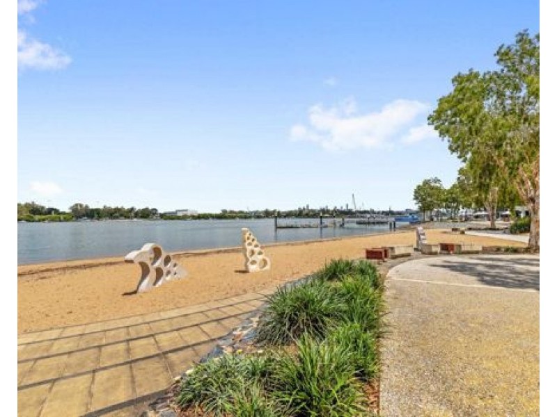 10814/320 MacArthur Ave, Hamilton QLD 4007
