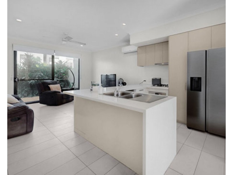 14 REGENT LANE, Hope Island QLD 4212