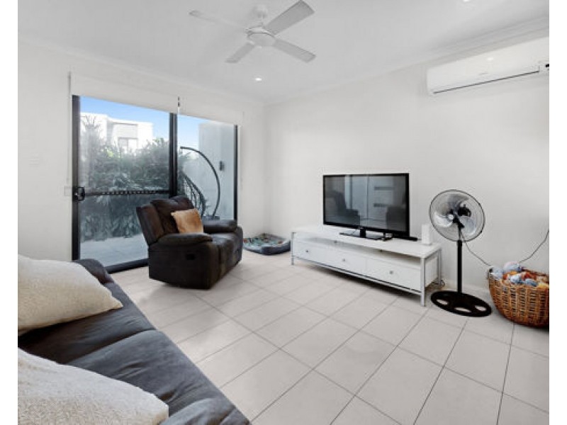 14 REGENT LANE, Hope Island QLD 4212
