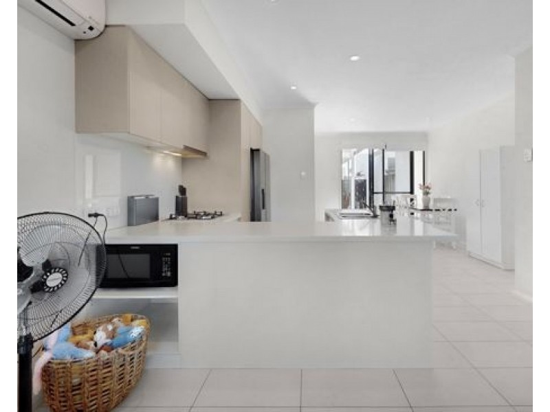 14 REGENT LANE, Hope Island QLD 4212