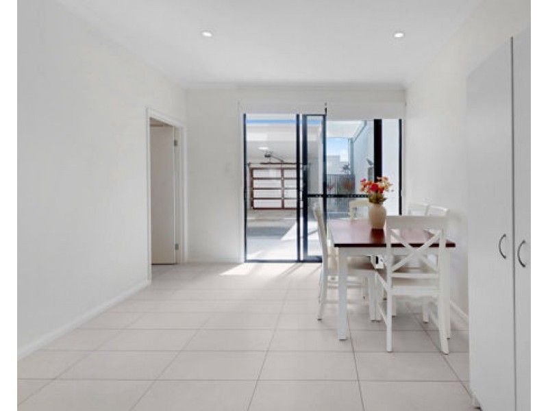 14 REGENT LANE, Hope Island QLD 4212