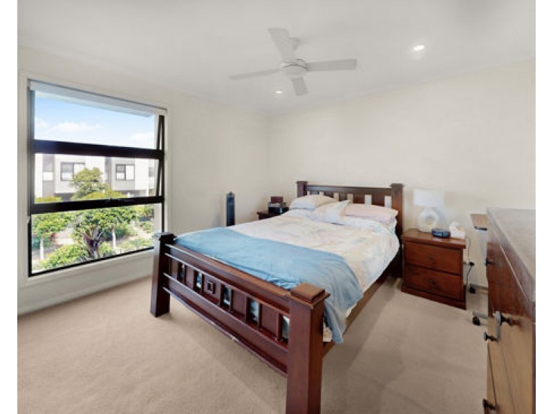 14 REGENT LANE, Hope Island QLD 4212