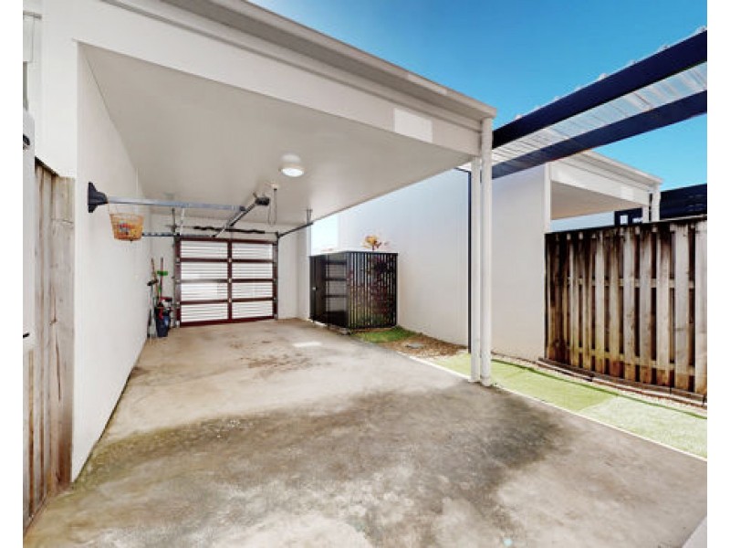 14 REGENT LANE, Hope Island QLD 4212