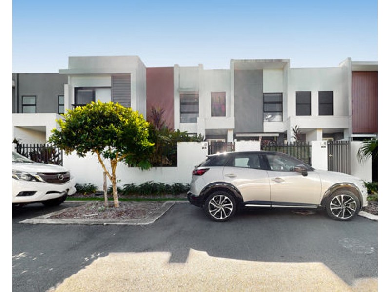 14 REGENT LANE, Hope Island QLD 4212