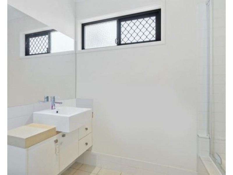 8/24 Querrin Street, Yeronga QLD 4104