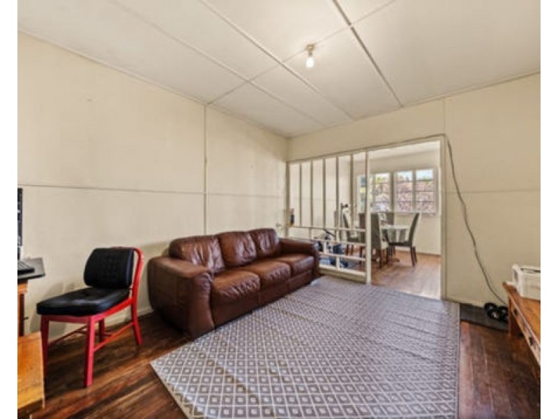 54 Gordon Pde, Mount Gravatt East QLD 4122