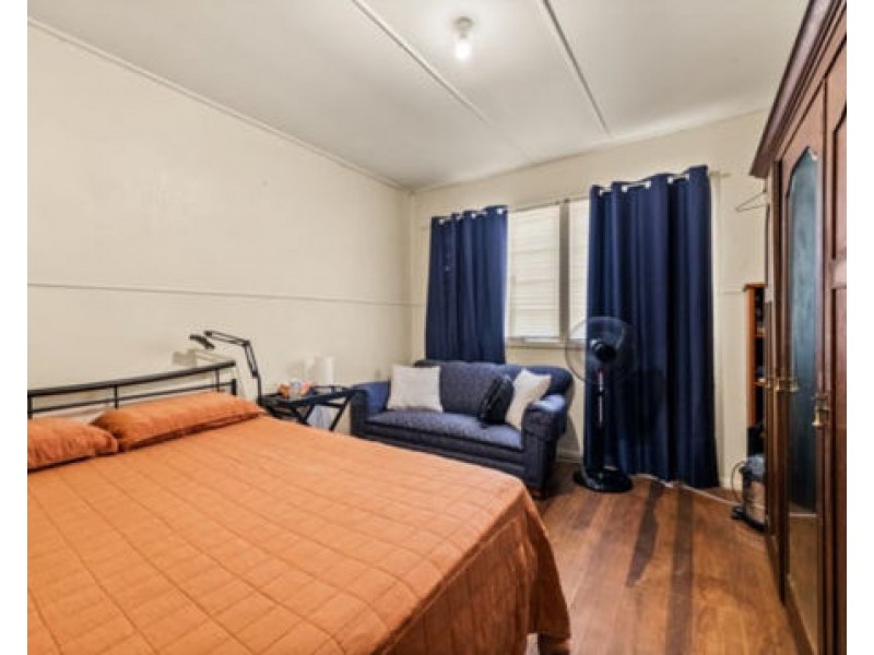 54 Gordon Pde, Mount Gravatt East QLD 4122