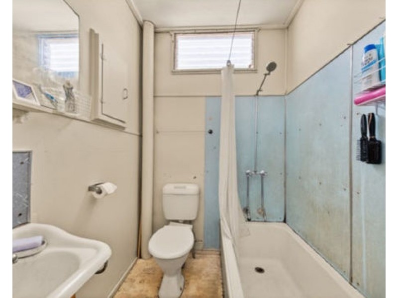 54 Gordon Pde, Mount Gravatt East QLD 4122