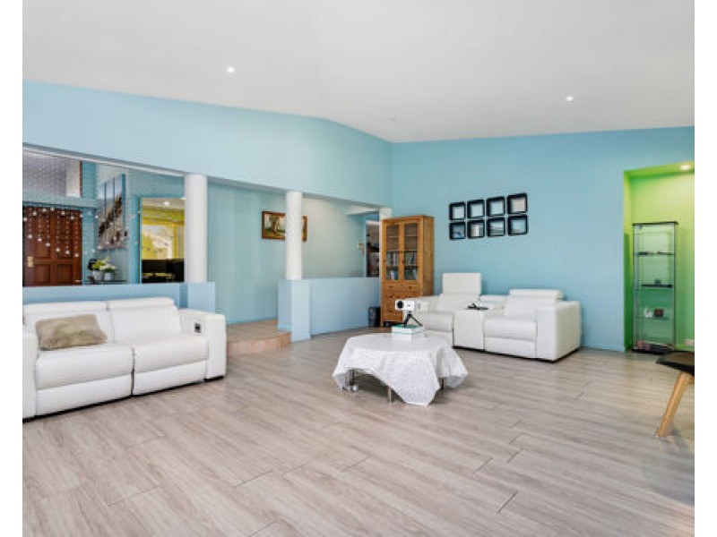 31 Nottinghill Gate Drive, Arundel QLD 4214