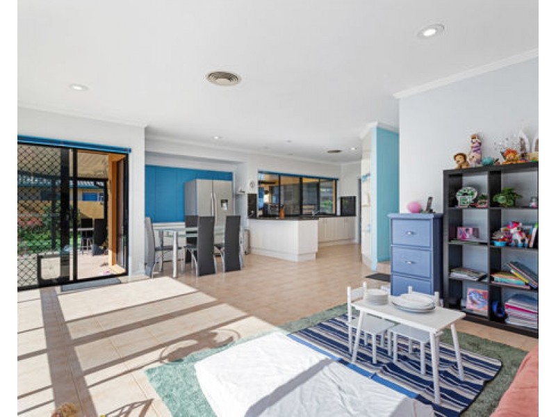 31 Nottinghill Gate Drive, Arundel QLD 4214