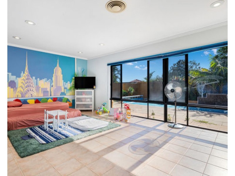 31 Nottinghill Gate Drive, Arundel QLD 4214